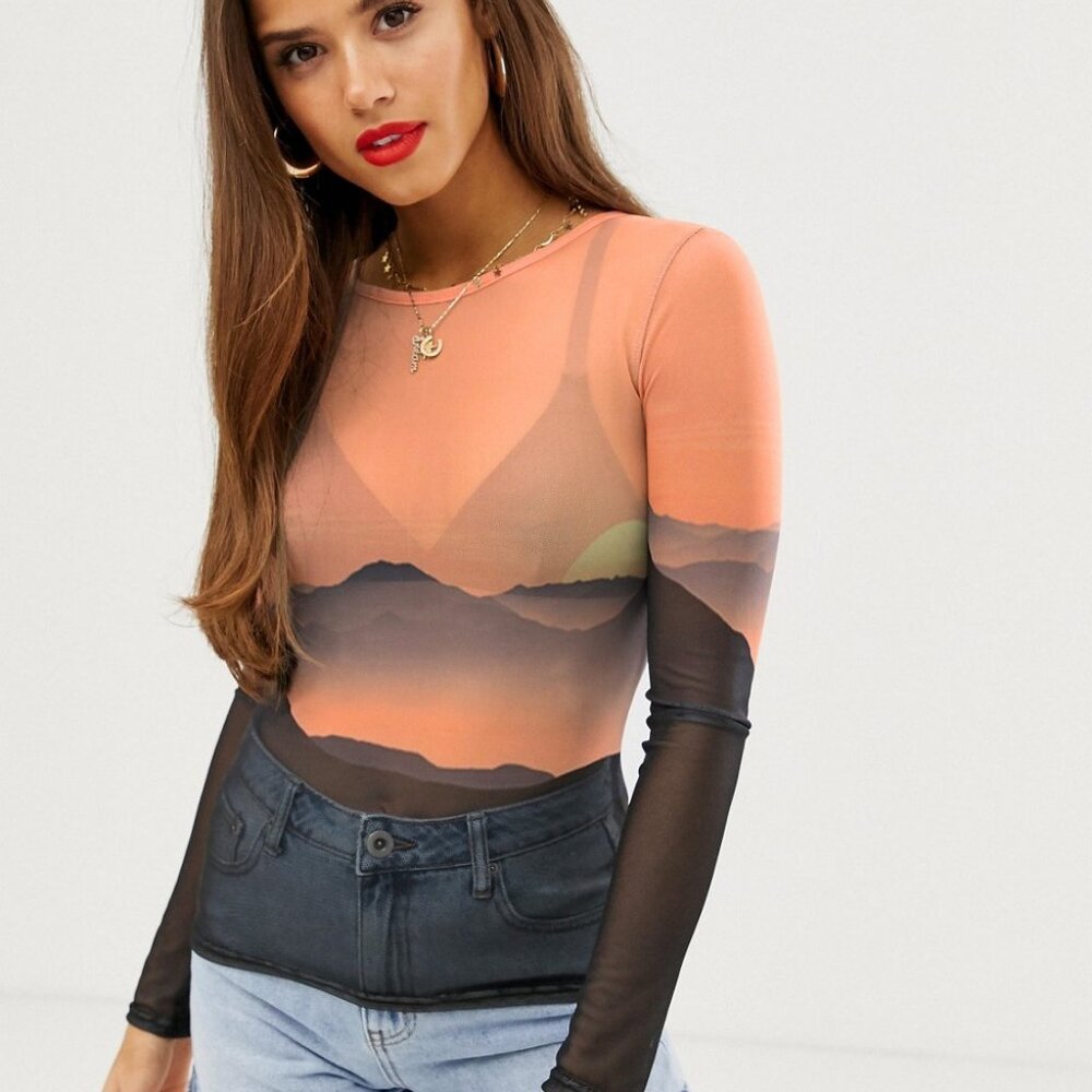 Like New Daisy Street long sleeved mesh top in landscape graphic Sz 10 - Picture 3 of 4